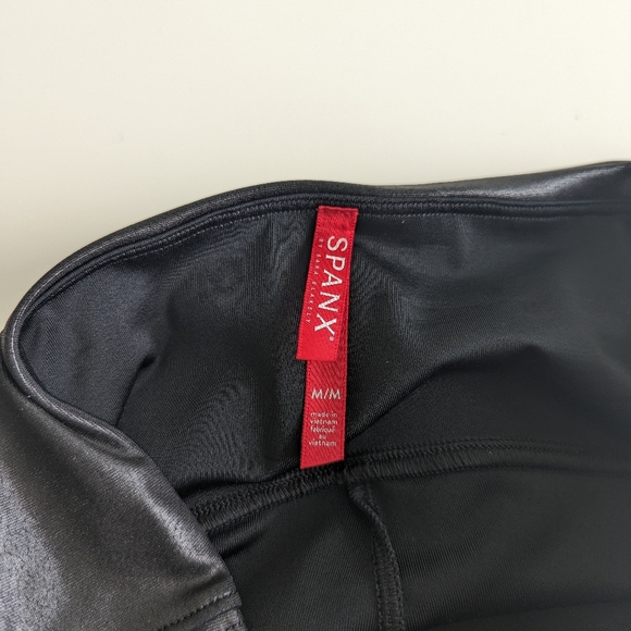 Spanx Faux Leather Moto Leggings. Size M - Picture 5 of 6